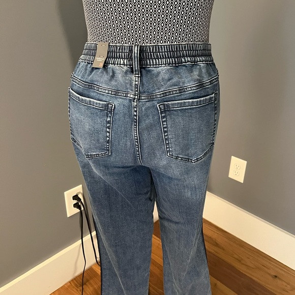 NWT Torrid pull on draw string jeans with strip - Picture 3 of 5